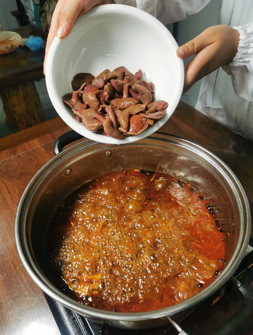 红乳牛肝菌野生菌云南特产松树菌新鲜速冻涮火锅1kg美味蘑菇滑嫩缩略图 2